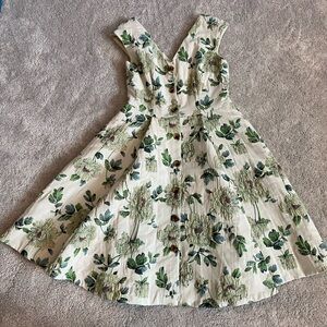 Gal Meets Glam Lily Size 4 (Runs Big)